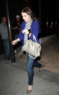Michelle Trachtenberg feet photo thumbnail