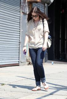 Michelle Trachtenberg feet photo thumbnail