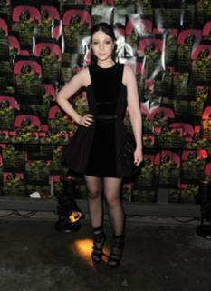 Michelle Trachtenberg feet photo thumbnail