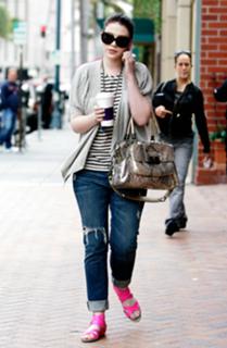 Michelle Trachtenberg feet photo thumbnail