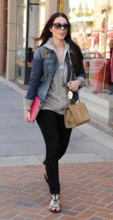 Michelle Trachtenberg feet photo thumbnail