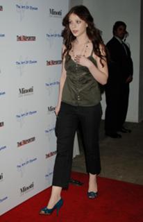 Michelle Trachtenberg feet photo thumbnail