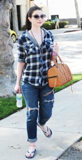 Michelle Trachtenberg feet photo thumbnail