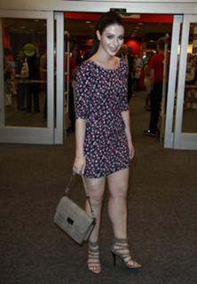 Michelle Trachtenberg feet photo thumbnail