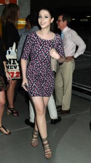 Michelle Trachtenberg feet photo thumbnail