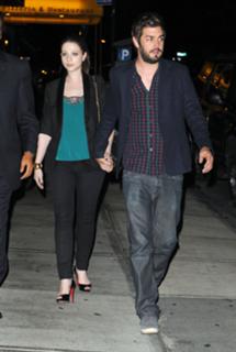 Michelle Trachtenberg feet photo thumbnail