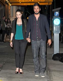 Michelle Trachtenberg feet photo thumbnail