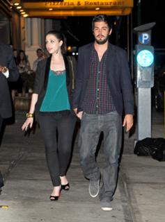 Michelle Trachtenberg feet photo thumbnail