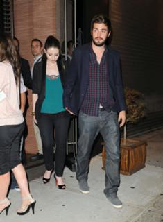 Michelle Trachtenberg feet photo thumbnail