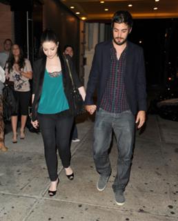 Michelle Trachtenberg feet photo thumbnail