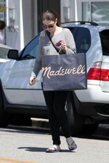 Michelle Trachtenberg feet photo thumbnail