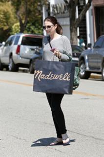 Michelle Trachtenberg feet photo thumbnail