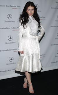 Michelle Trachtenberg feet photo thumbnail