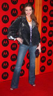 Michelle Trachtenberg feet photo thumbnail