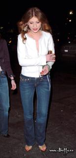Michelle Trachtenberg feet photo thumbnail