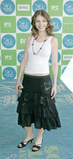 Michelle Trachtenberg feet photo thumbnail