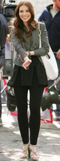 Michelle Trachtenberg feet photo thumbnail