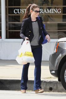 Michelle Trachtenberg feet photo thumbnail