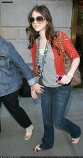 Michelle Trachtenberg feet photo thumbnail