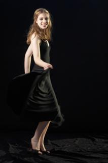 Michelle Trachtenberg feet photo thumbnail