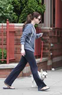 Michelle Trachtenberg feet photo thumbnail