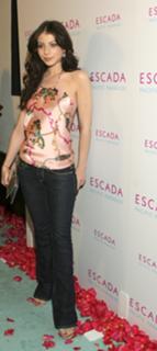 Michelle Trachtenberg feet photo thumbnail
