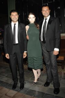 Michelle Trachtenberg feet photo thumbnail