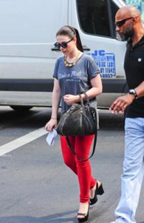 Michelle Trachtenberg feet photo thumbnail