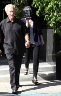 Michelle Trachtenberg feet photo thumbnail