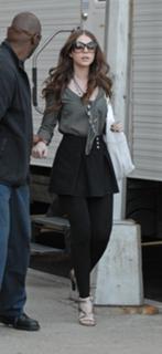 Michelle Trachtenberg feet photo thumbnail