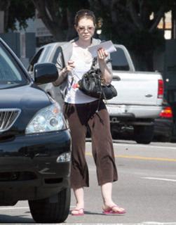 Michelle Trachtenberg feet photo thumbnail