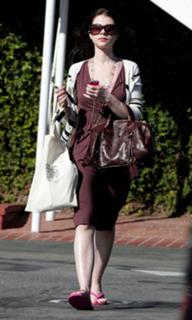 Michelle Trachtenberg feet photo thumbnail