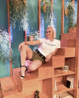 Michelle Vieth feet photo 13