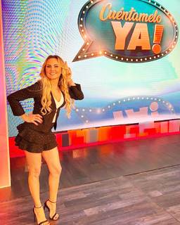Michelle Vieth feet photo 6