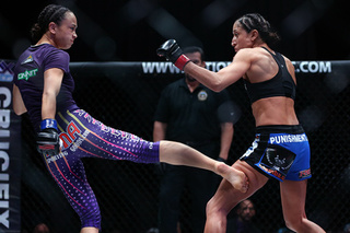 Michelle Waterson feet photo thumbnail