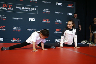 Michelle Waterson feet photo thumbnail