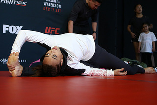 Michelle Waterson feet photo thumbnail