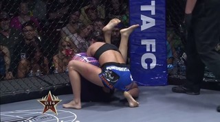 Michelle Waterson feet photo thumbnail