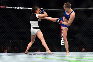 Michelle Waterson feet photo thumbnail