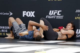 Michelle Waterson feet photo thumbnail