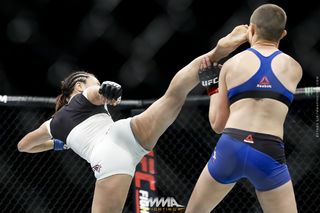 Michelle Waterson feet photo thumbnail