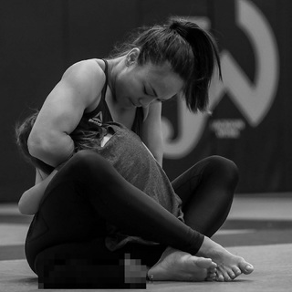 Michelle Waterson feet photo thumbnail