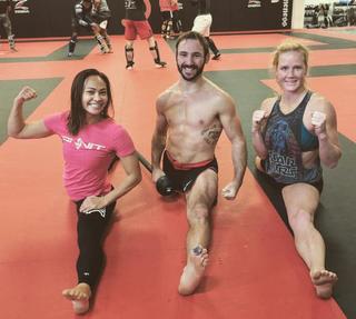 Michelle Waterson feet photo thumbnail