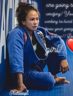 Michelle Waterson feet photo thumbnail