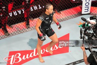 Michelle Waterson feet photo thumbnail