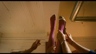 Michelle Williams feet photo thumbnail