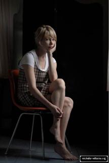 Michelle Williams feet photo thumbnail