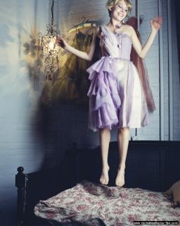 Michelle Williams feet photo thumbnail