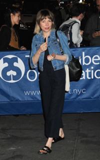 Michelle Williams feet photo thumbnail