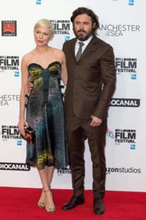 Michelle Williams feet photo thumbnail